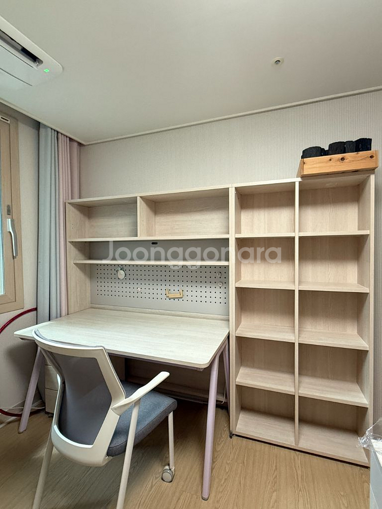 일룸 로이 책상(서랍x), 책장 + 시디즈 서울대의자--0