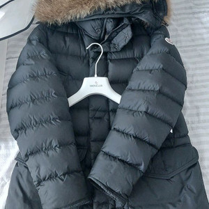 급쳐 몽클레어 클루니 3사이즈 정품 싸게팔아요