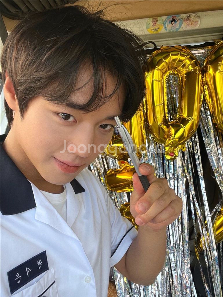 약한영웅 연시은 박지훈 파버카스텔 볼펜 판매합니다--0