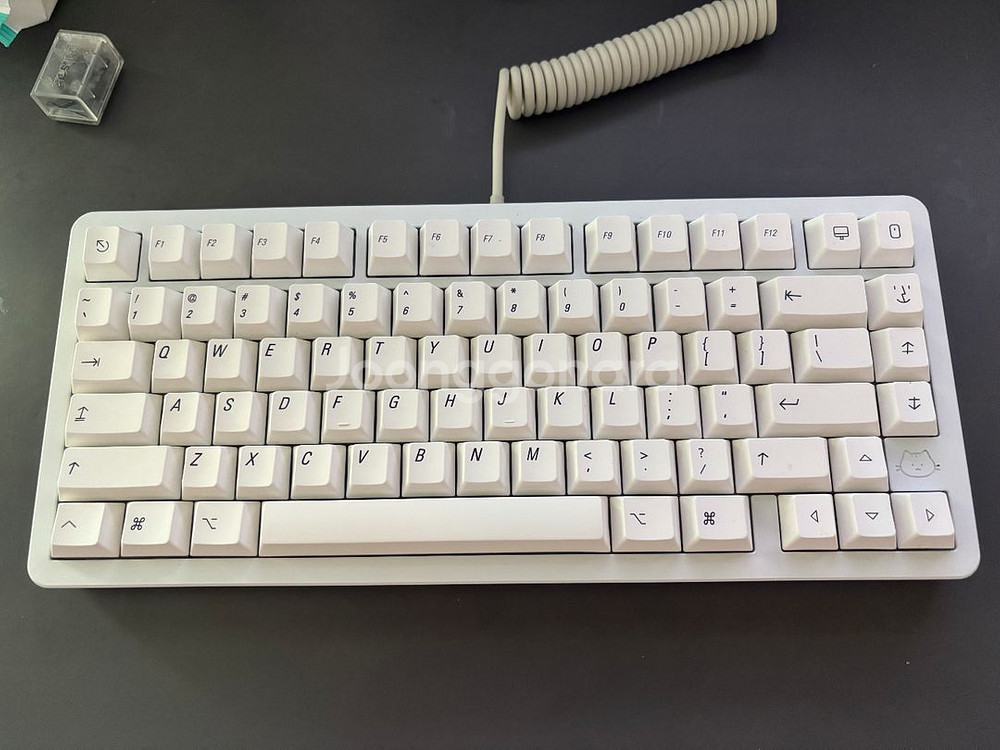 몬스터기어 위캣7 max 화이트 키보드 판매합니다--0