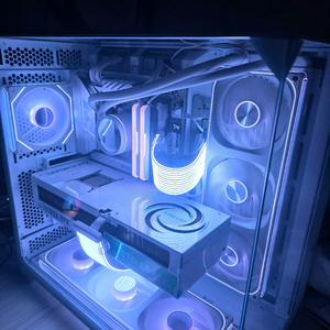 라이젠9 9950X3D RTX5090 올화이트