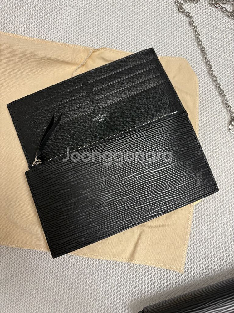 (정품/미사용) 루이비통 포쉐트펠리시 에삐 블랙--2