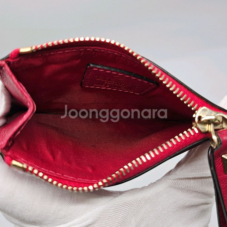 정품 발렌티노 락스터드 지퍼 카드지갑--9