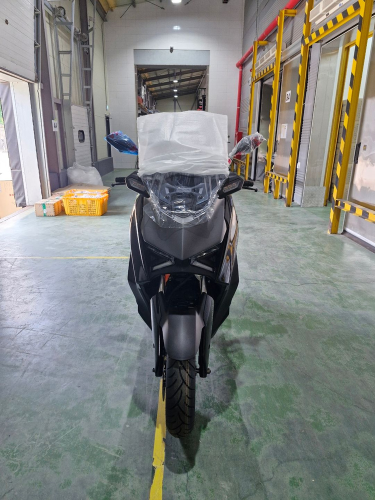 25년 신형 XMAX300 배달오토바이 이미지