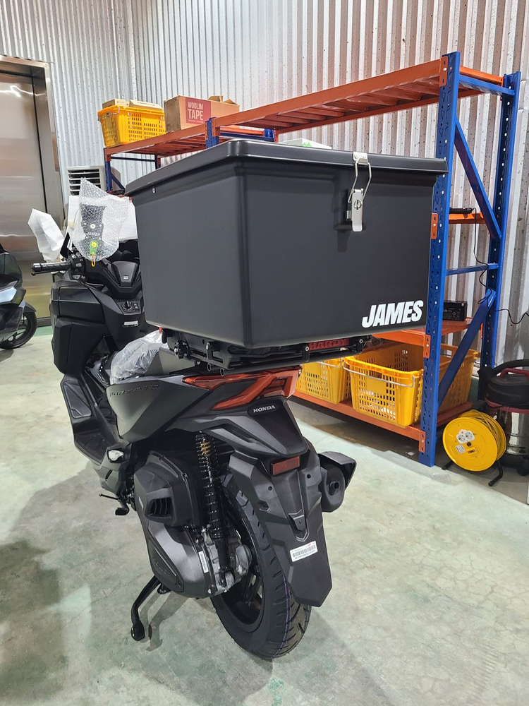 혼다 포르자350 25년식 배달 오토바이 이미지