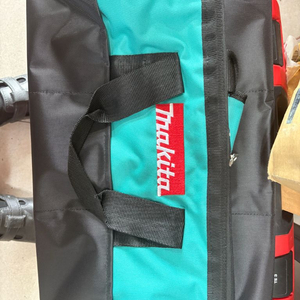 새상품) 마끼다 18V 충전그라인더세트+가방 팝니다