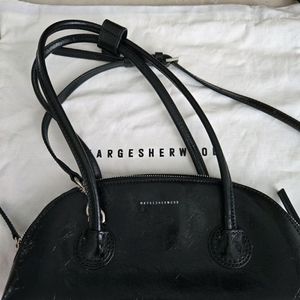 마지셔우드 베셋 숄더 크링클 블랙