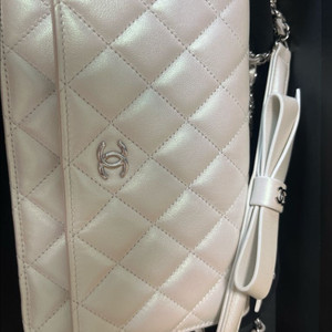 샤넬 woc 이리디센트 화이트