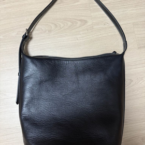 구 비뮤즈 / 현 베뉴엣 소가죽 100% 숄더백