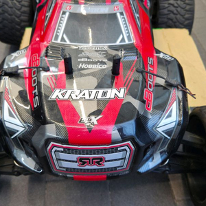 rc카 아르마 크라톤 1:8 6s 팝니다