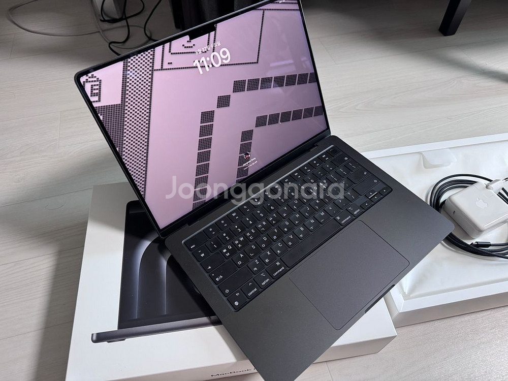 맥북프로 14 M4 기본형(16ram 512ssd)--0