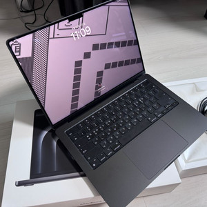 맥북프로 14 M4 기본형(16ram 512ssd)
