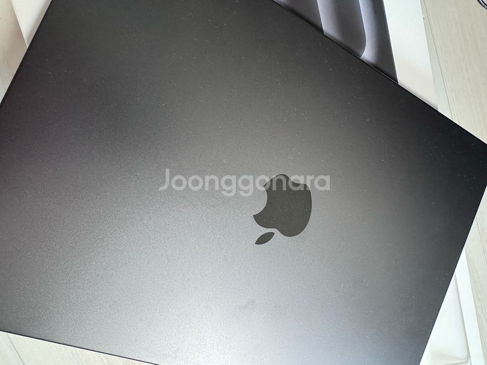 맥북프로 14 M4 기본형(16ram 512ssd)--1