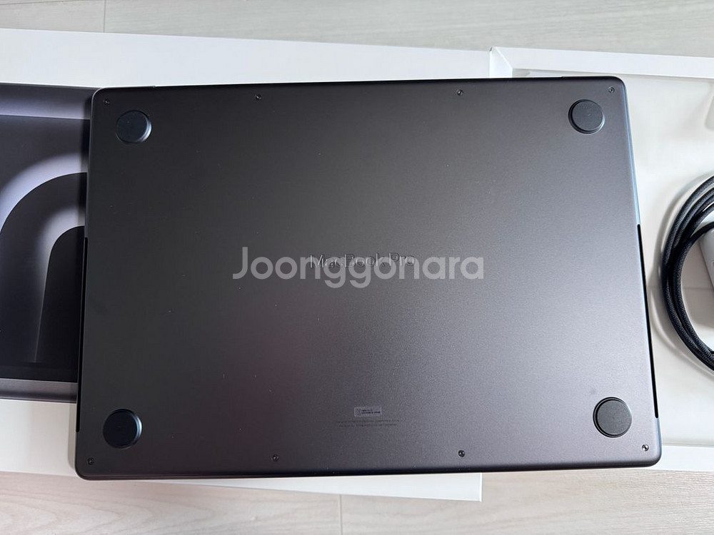맥북프로 14 M4 기본형(16ram 512ssd)--3