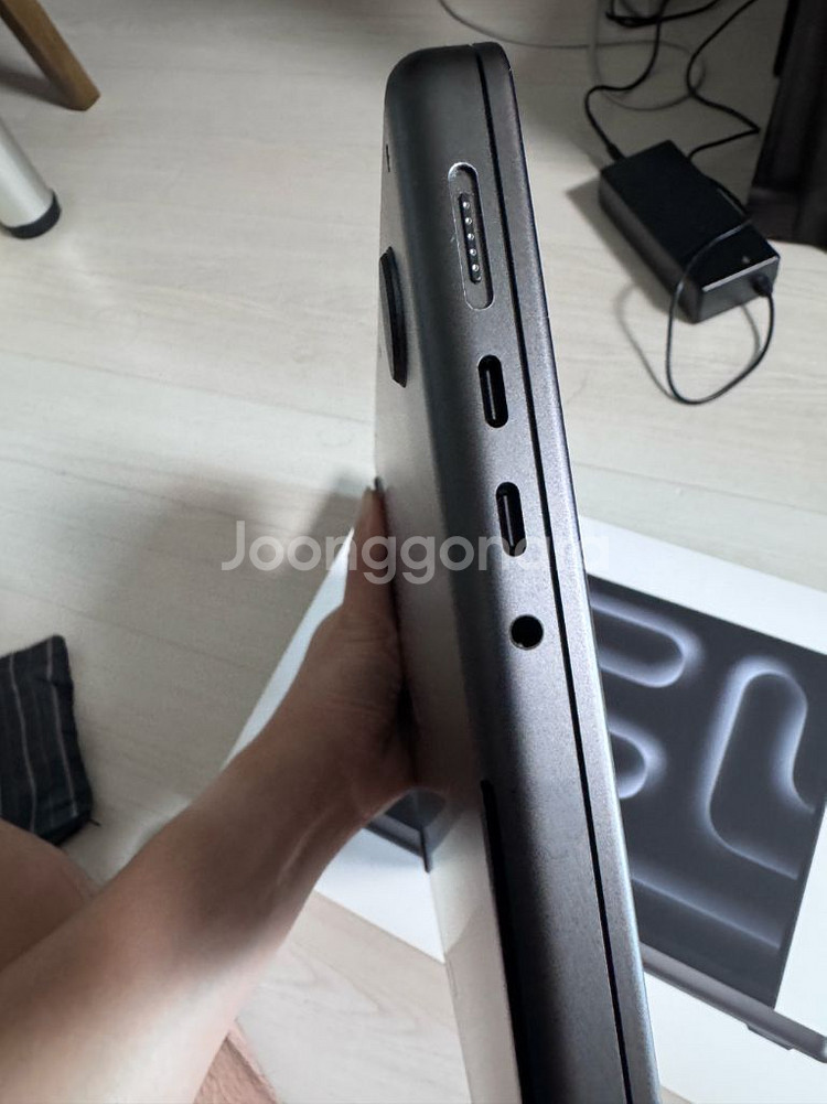 맥북프로 14 M4 기본형(16ram 512ssd)--4
