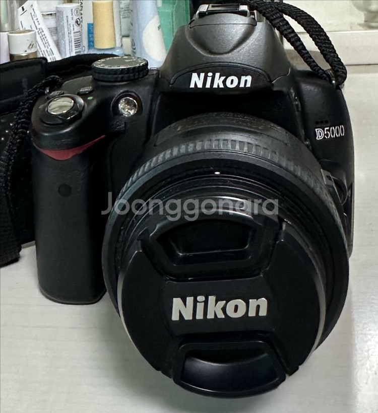니콘 D5000 AF-S NIKKOR 35mm 1:1.--0