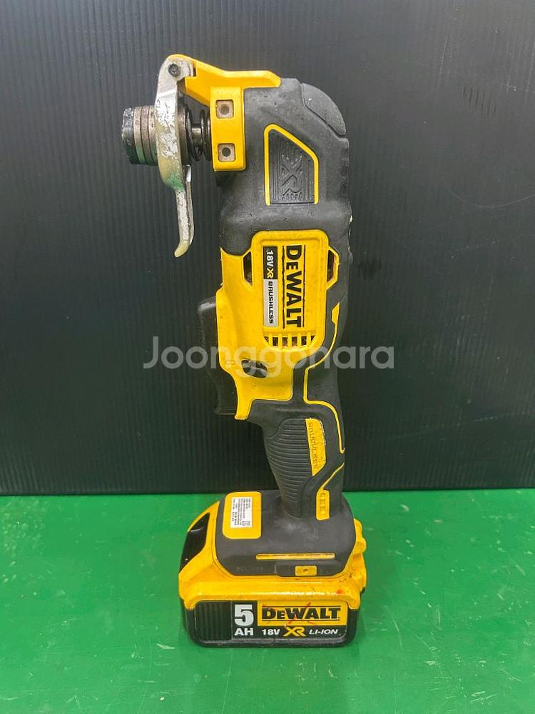 디월트 dcs355 멀티커터 배터리포함--0