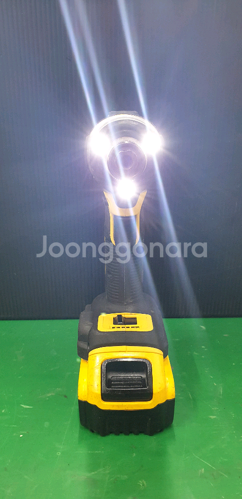 디월트 충전임팩 드라이버 DCF845 배터리포함--4