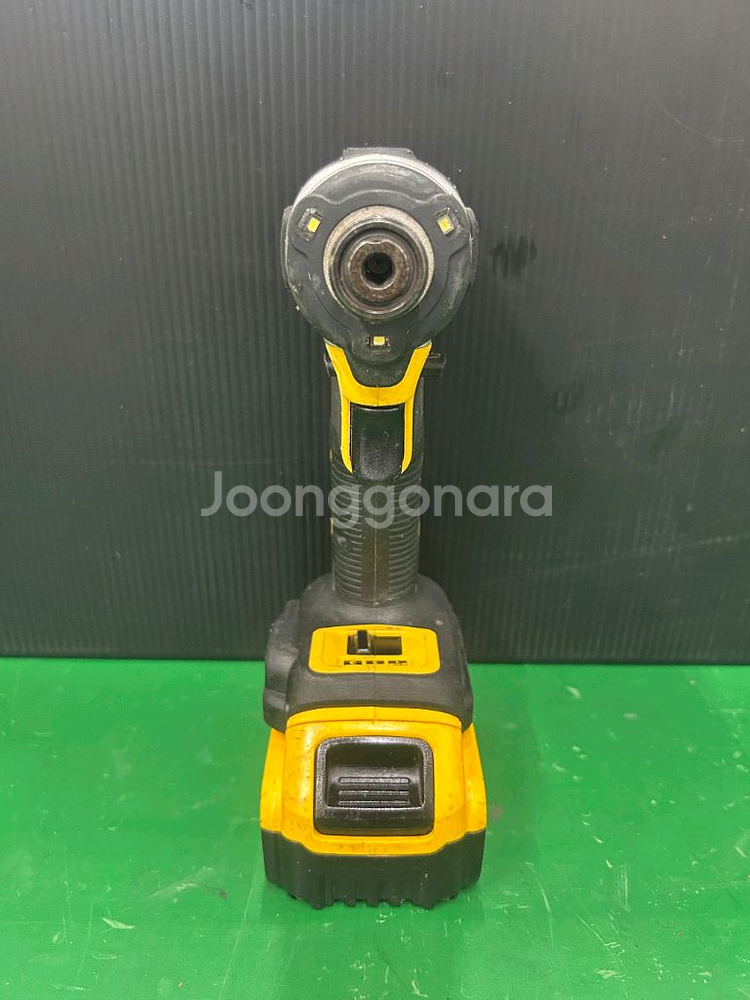 디월트 충전임팩 드라이버 DCF845 배터리포함--3