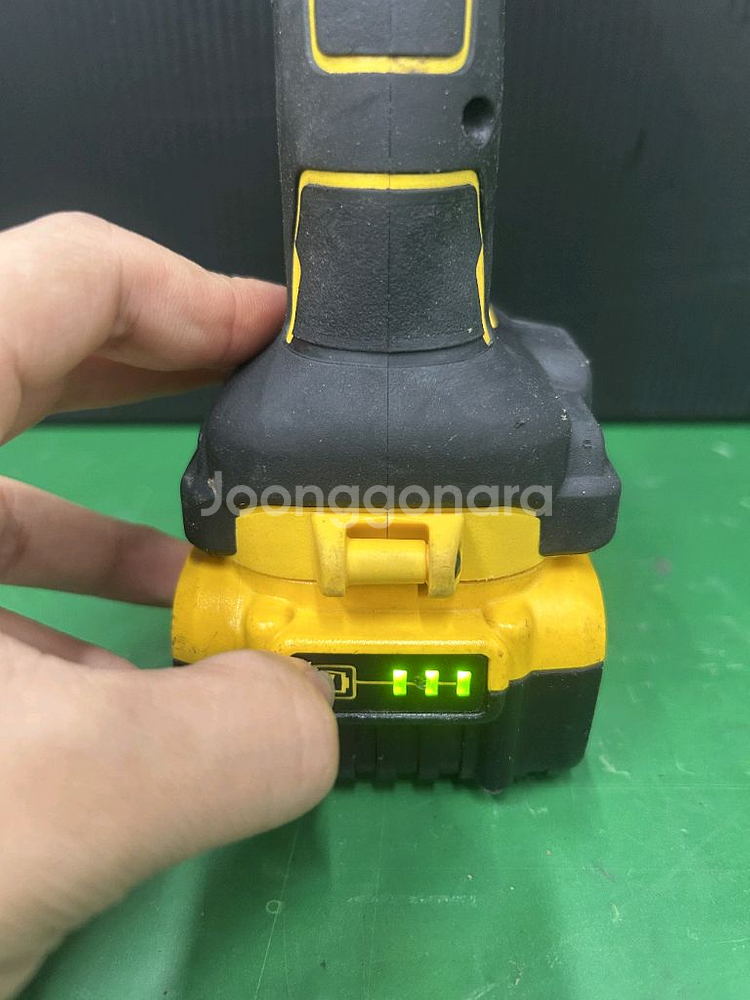 디월트 충전임팩 드라이버 DCF845 배터리포함--5