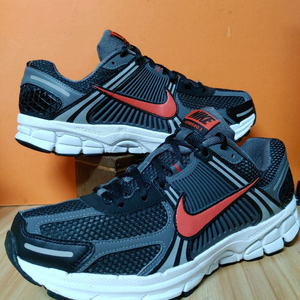 나이키 줌 보메로5(US10사이즈280)