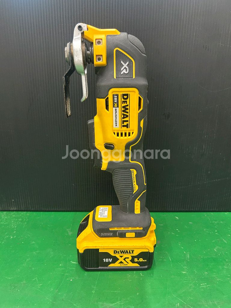 디월트 dcs355 멀티커터 배터리포함--0