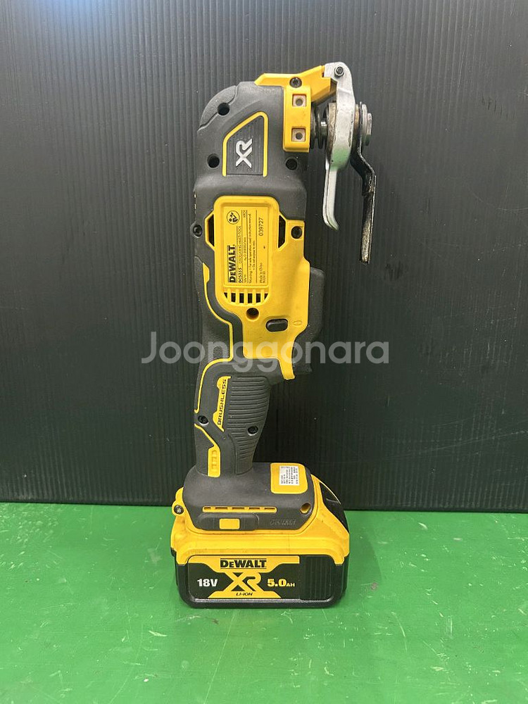 디월트 dcs355 멀티커터 배터리포함--3