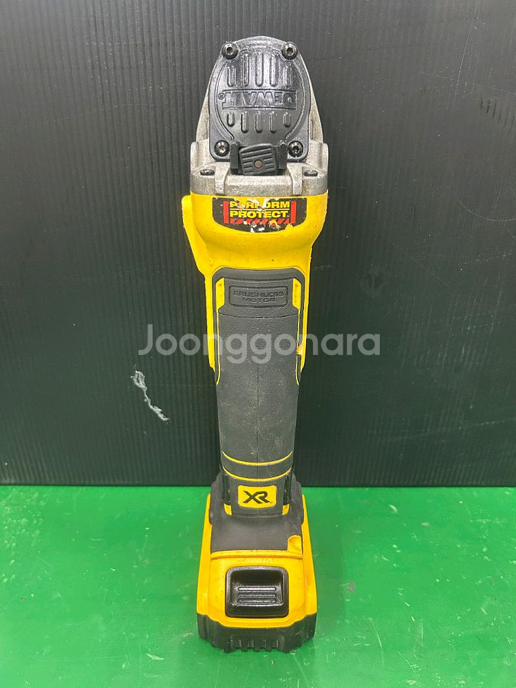 디월트 충전그라인더 DCG405 20V P1 5인치배터--8
