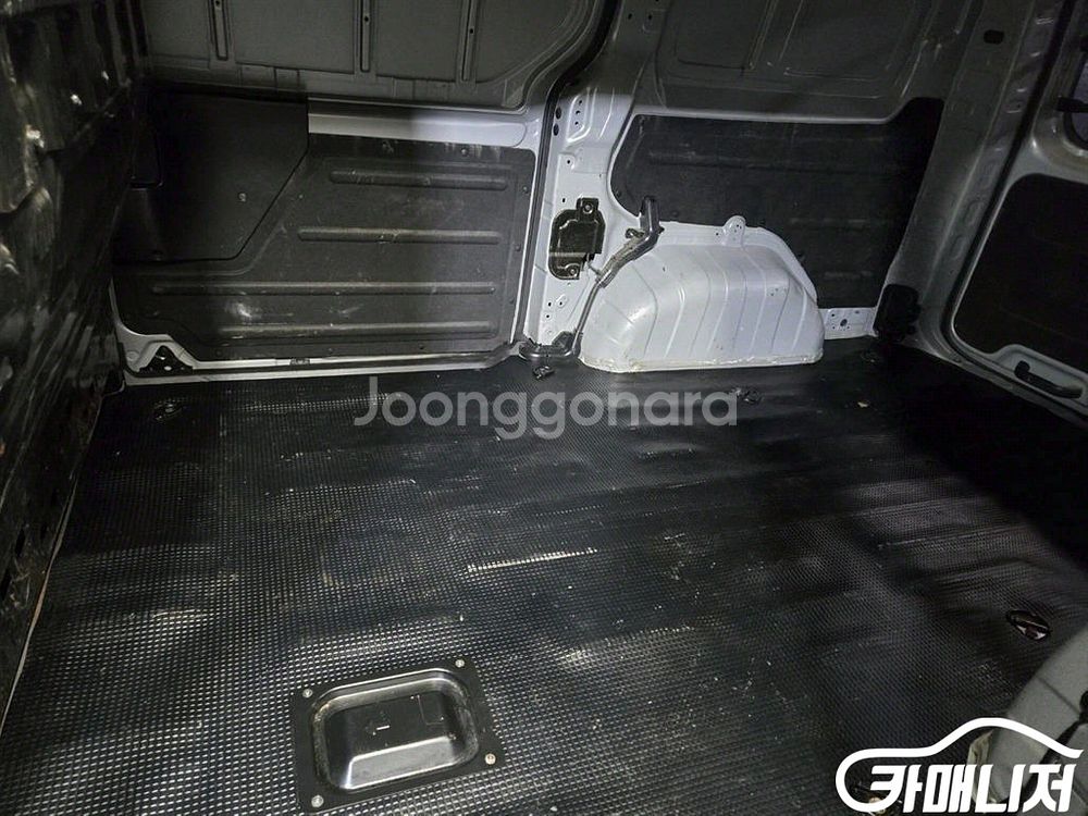 [현대]스타리아 2WD 디젤 카고 3인승 모던 (3인승--8
