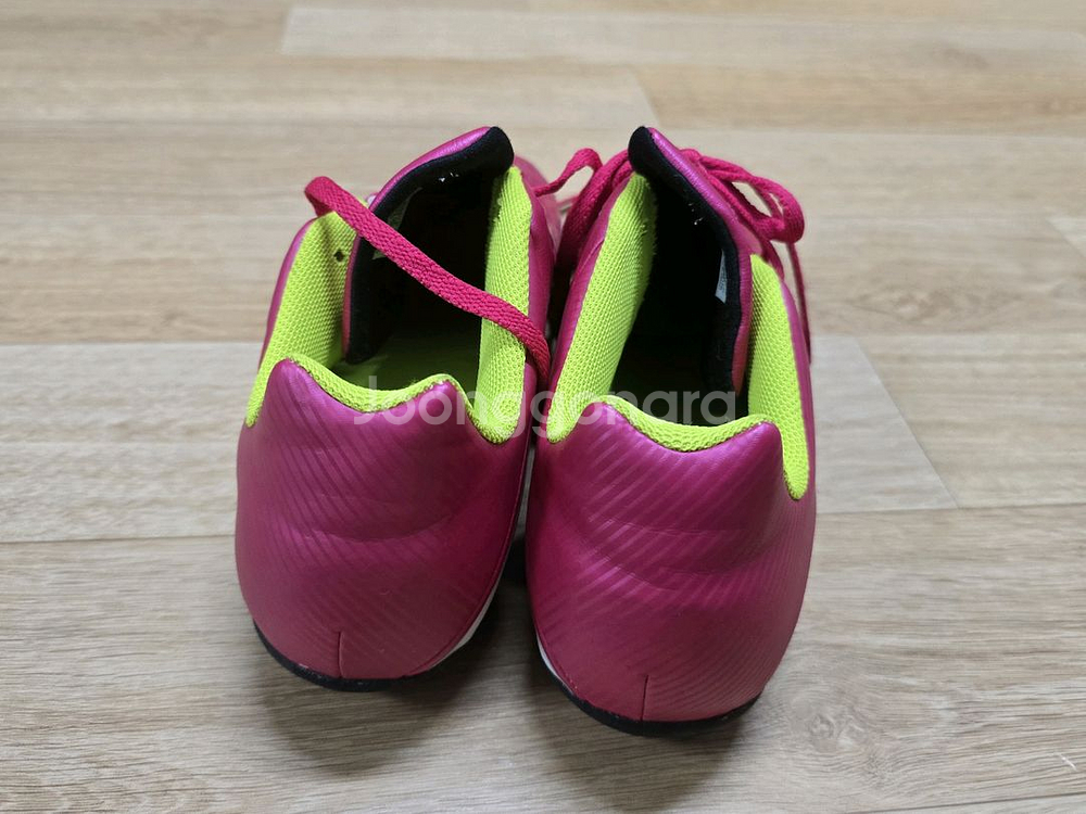 (택포)아디다스 축구화 남 260--3