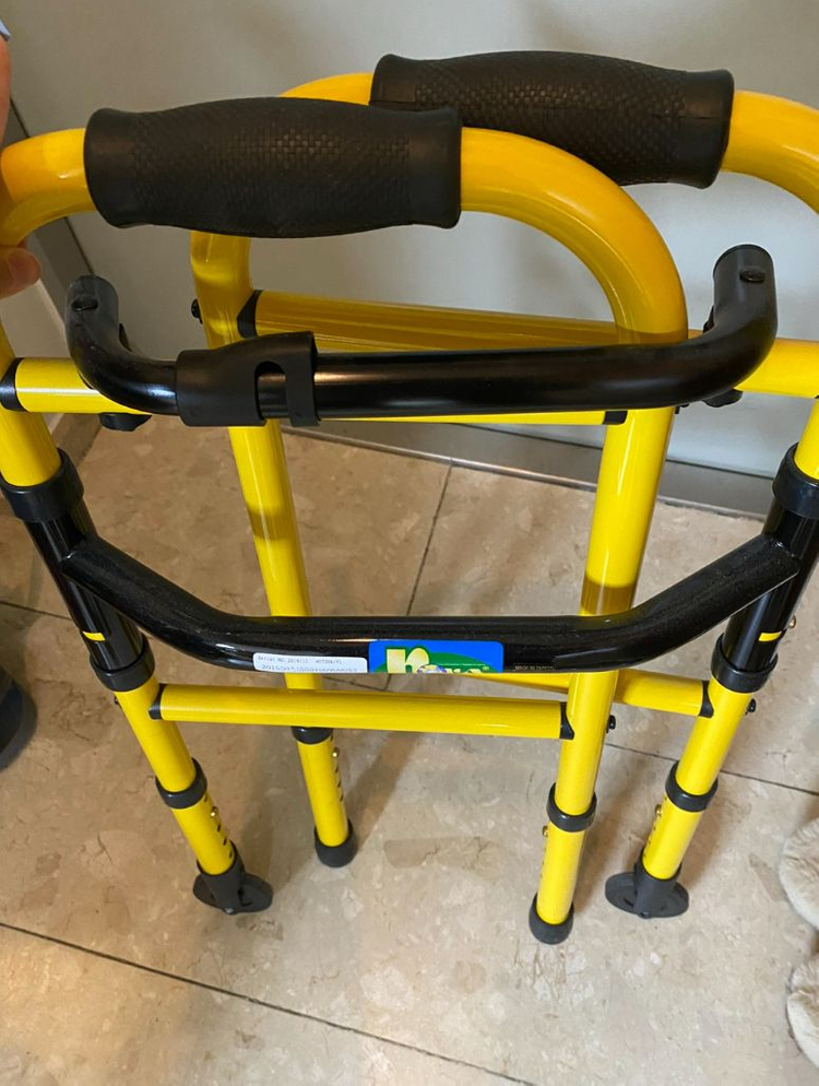 유아용 어린이용 재활치료 접이식 바퀴 워커 보행 보조기--1