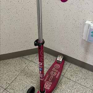Micro Maxi 핑크색 킥보드