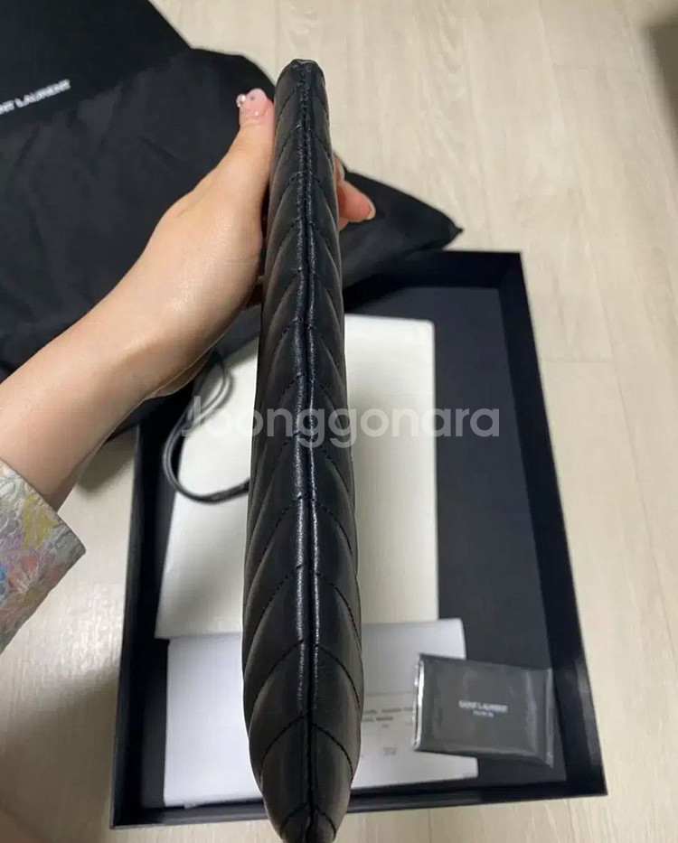 정품 생로랑 YSL 모노 파우치 금장 블랙--3