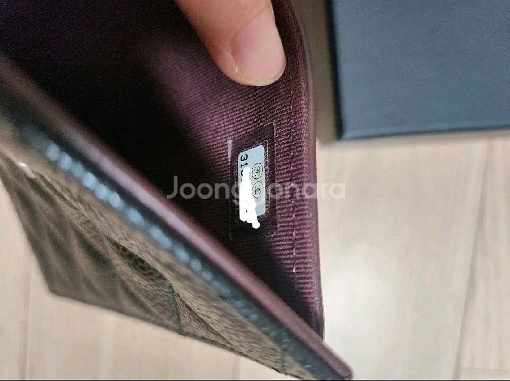 샤넬 클래식 플랩 중지갑 캐비어 블랙 은장--2