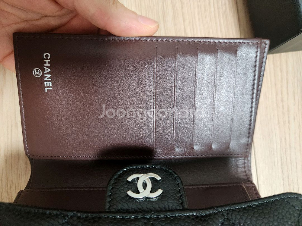 샤넬 클래식 플랩 중지갑 캐비어 블랙 은장--3