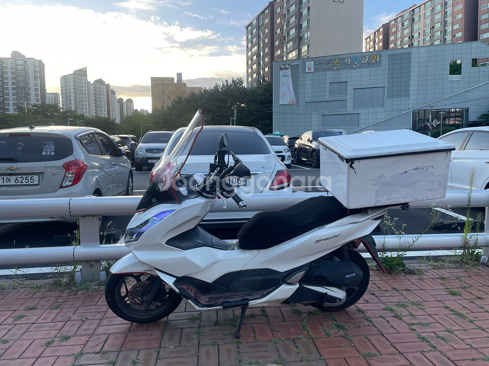 22년식 혼다 PCX 스쿠터--1