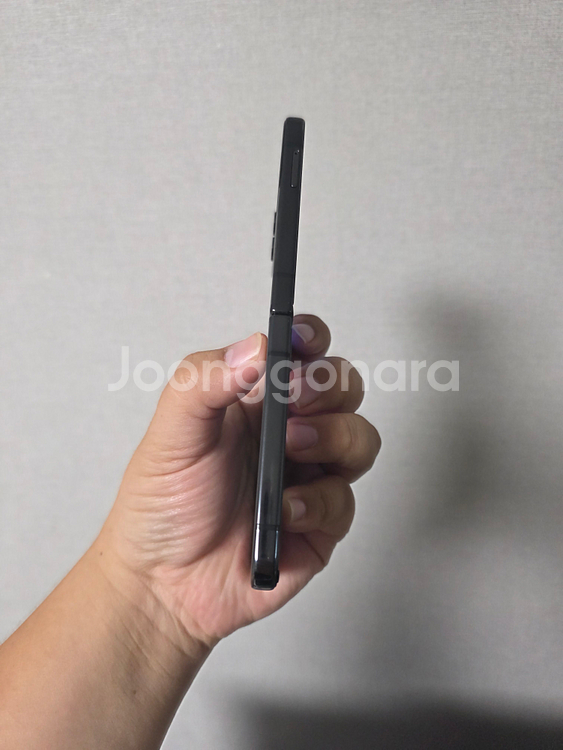 갤럭시 Z플립4 블랙 256기가 SS급 팝니다--3