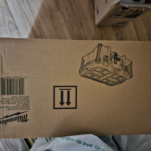 밀워키 팩아웃 L 박스