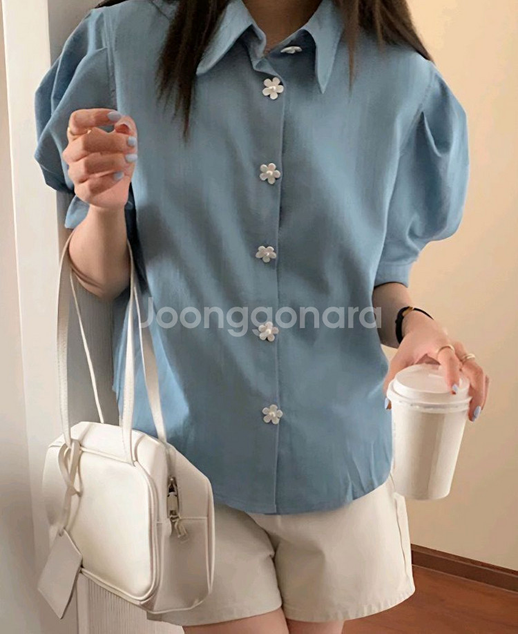 퍼프소매 꽃단추 데님 블라우스--0