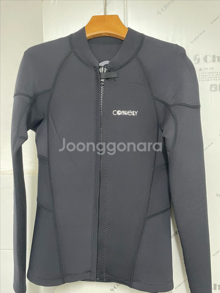 코넬리 웻슈트 상의 M size--0