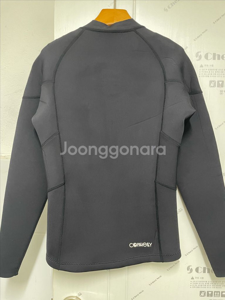 코넬리 웻슈트 상의 M size--1