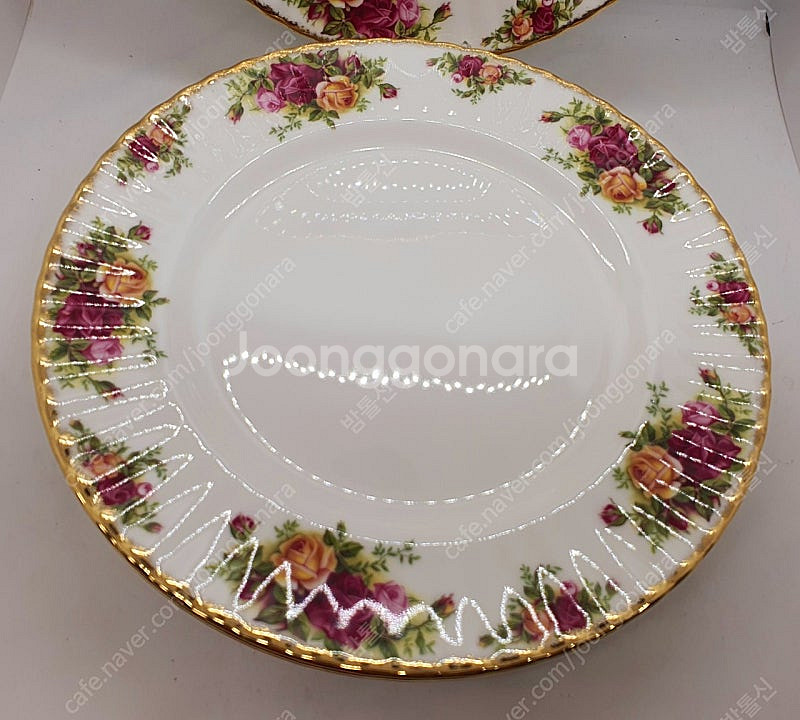 앤틱 영국산 로얄알버트 황실장미 중.대접시 개당값--3