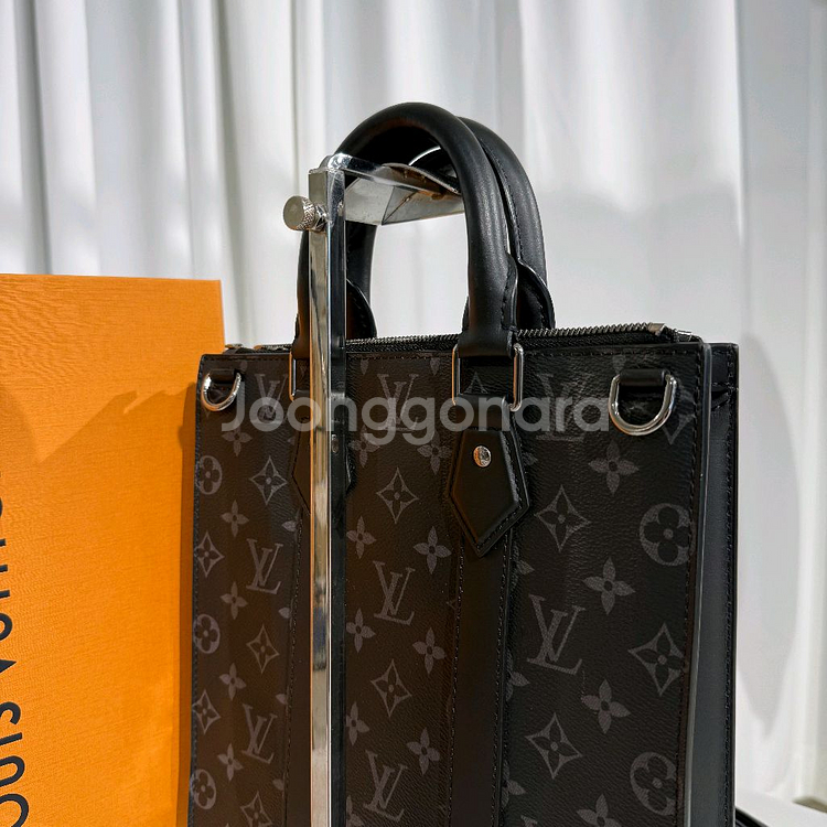 루이비통 이클립스 삭플라 토트 크로스백--1