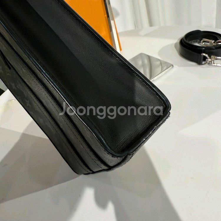 루이비통 이클립스 삭플라 토트 크로스백--5