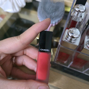 샤넬 루쥬 알뤼르 리퀴드 02