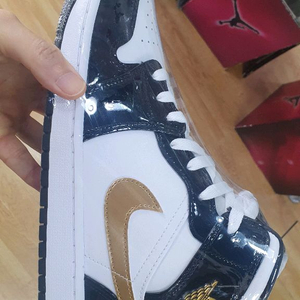 조던1 미드 페이턴트 골드 295 300 310mm