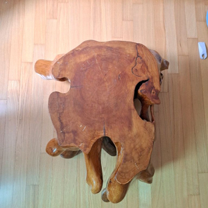 괴목 테이블 이미지