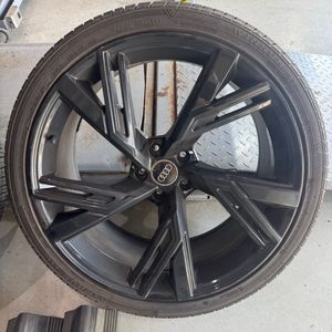 아우디 RS6st 블랙 21인치 휠타이어