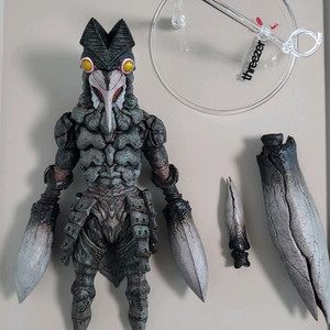 쓰리제로 울트라맨 발탄성인 피규어