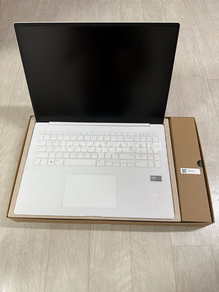 LG gram Pro 17 화이트--2